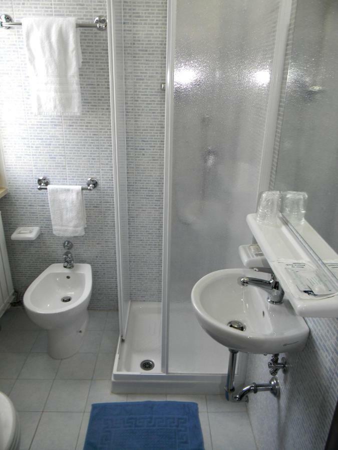 Hotel Villa Serena Кастрокаро-Терме Экстерьер фото